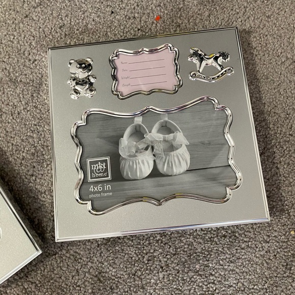 2 baby picture frames 🖼 - Picture 2 of 3